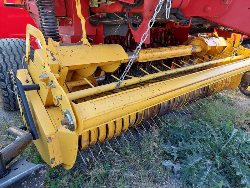 Hay & Forage  New Holland 450RB Round Baler Photo